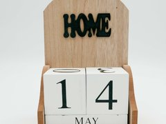 Calendar perpetuu din lemn, Design Home